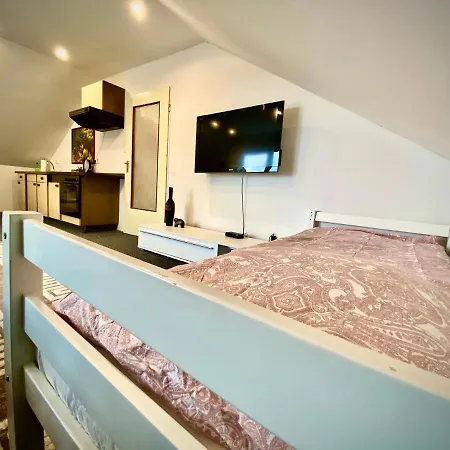 Gemutliche Zentral Gelegene Dachgeschosswohnung Lejlighed *